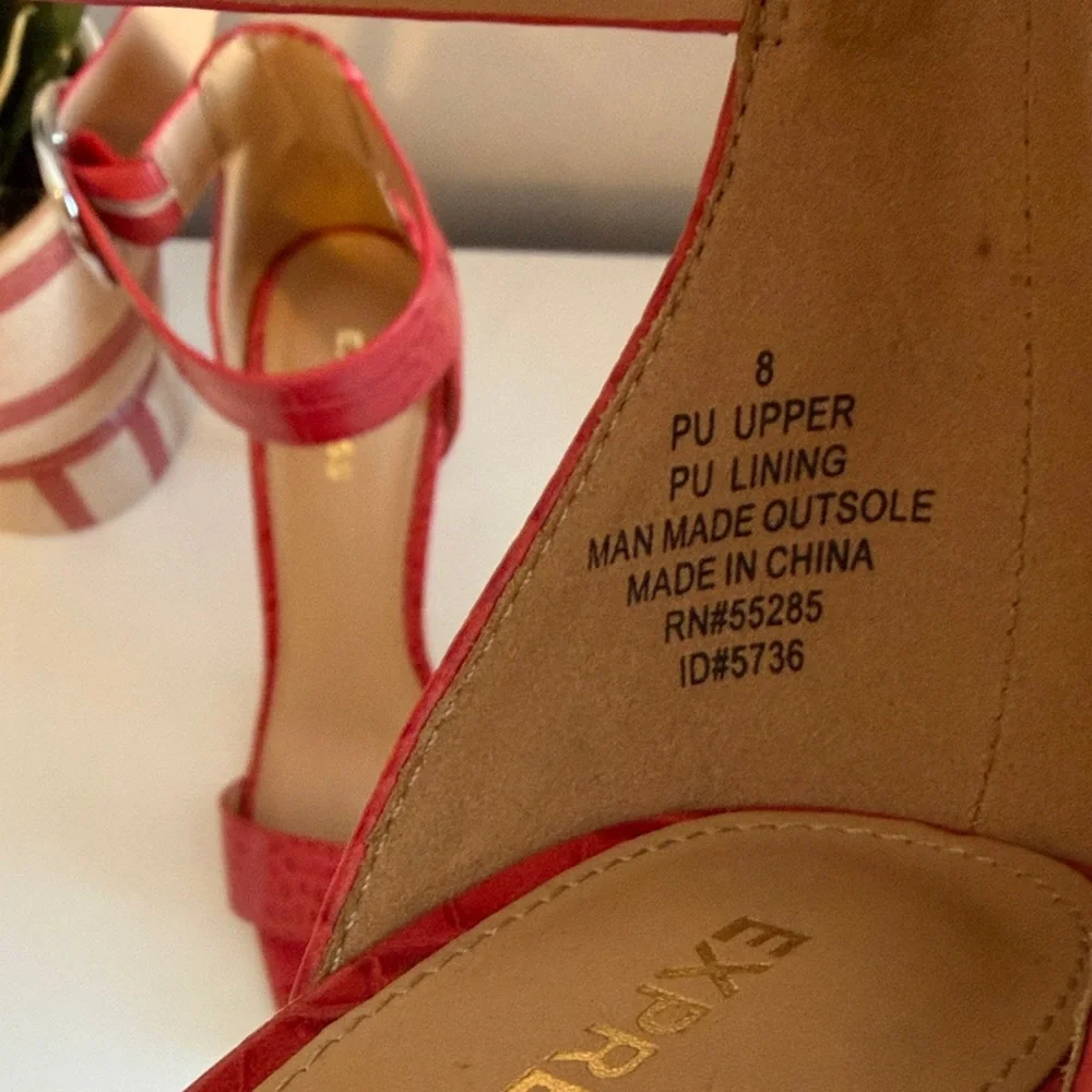 Express Red Croc-Patterned Heels - Picture 3 of 5